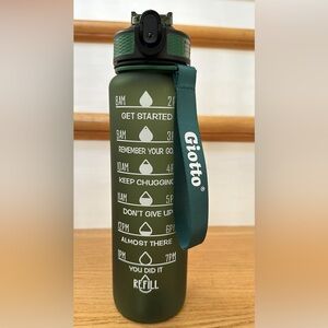 Giotto 32 ounce water bottle new
